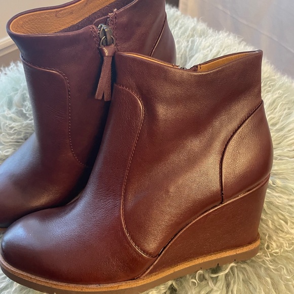 Sofft Women's Brown Ankle Boots - Picture 3 of 7